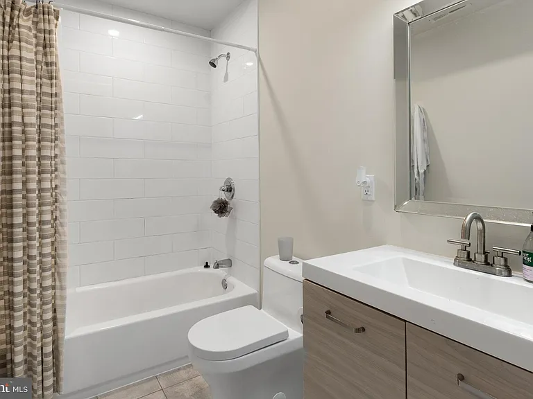 537 N 35th St #3 — Photo 10