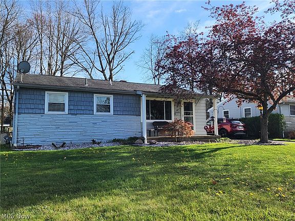 3rd image of 1829 Lemont Dr