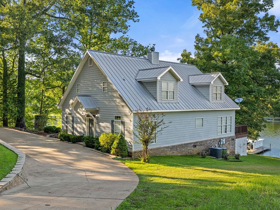 1st image of 395 Bennett Way