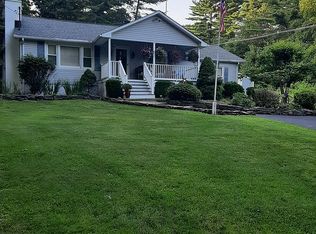 170 Doe Dr, Dingmans Ferry, PA 18328