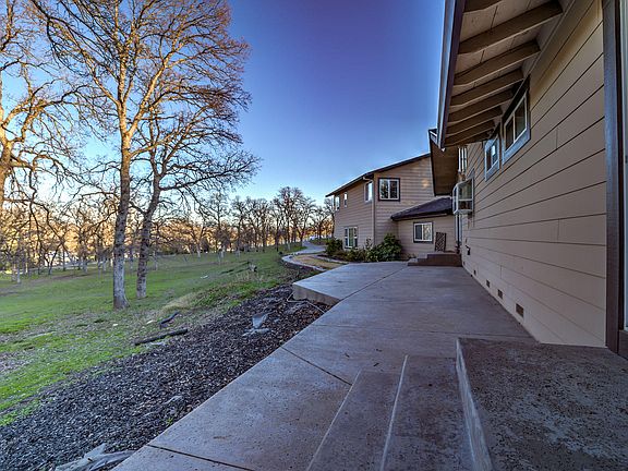 4th image of 8880 Sun Valley Dr