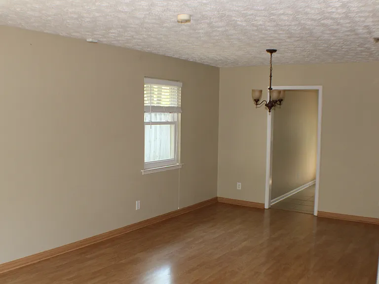 209 Whittington Dr — Photo 4