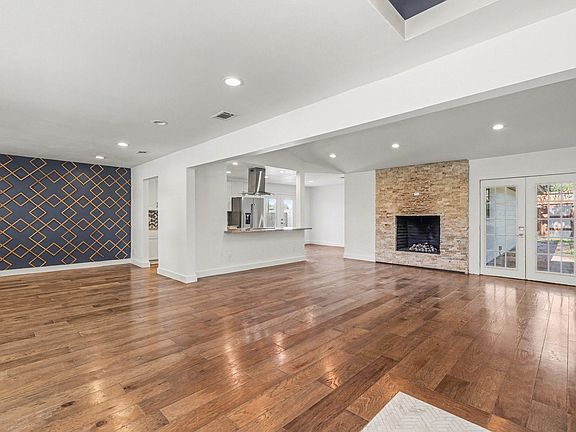 3rd image of 3127 Merrell Rd