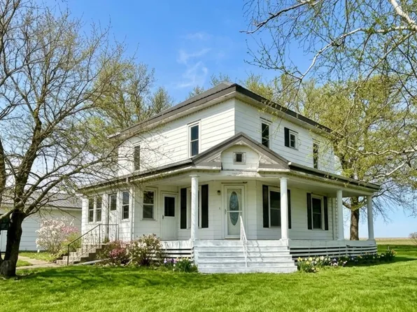 2921A 220th St W, Winthrop, IA 50682