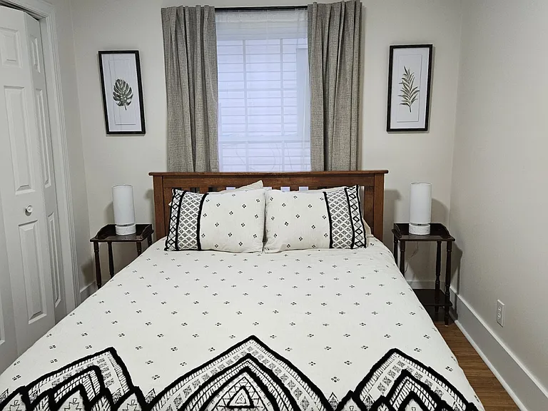 Secondary Bedroom w/queen Bed