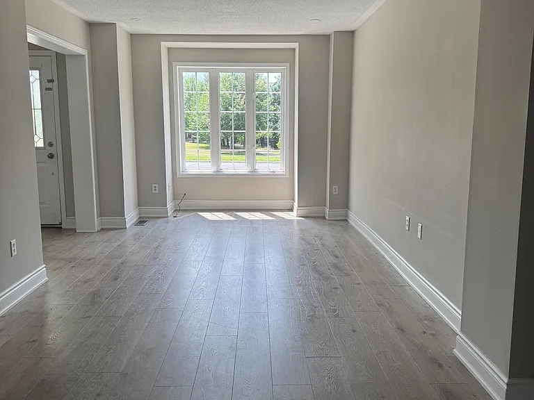 482 Bur Oak Ave — Photo 4