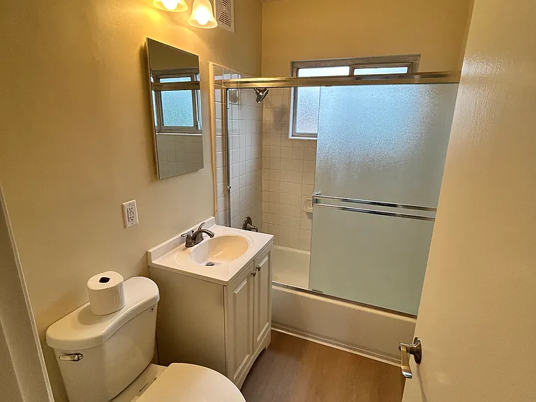 582 Mariposa Ave #5 — Photo 9