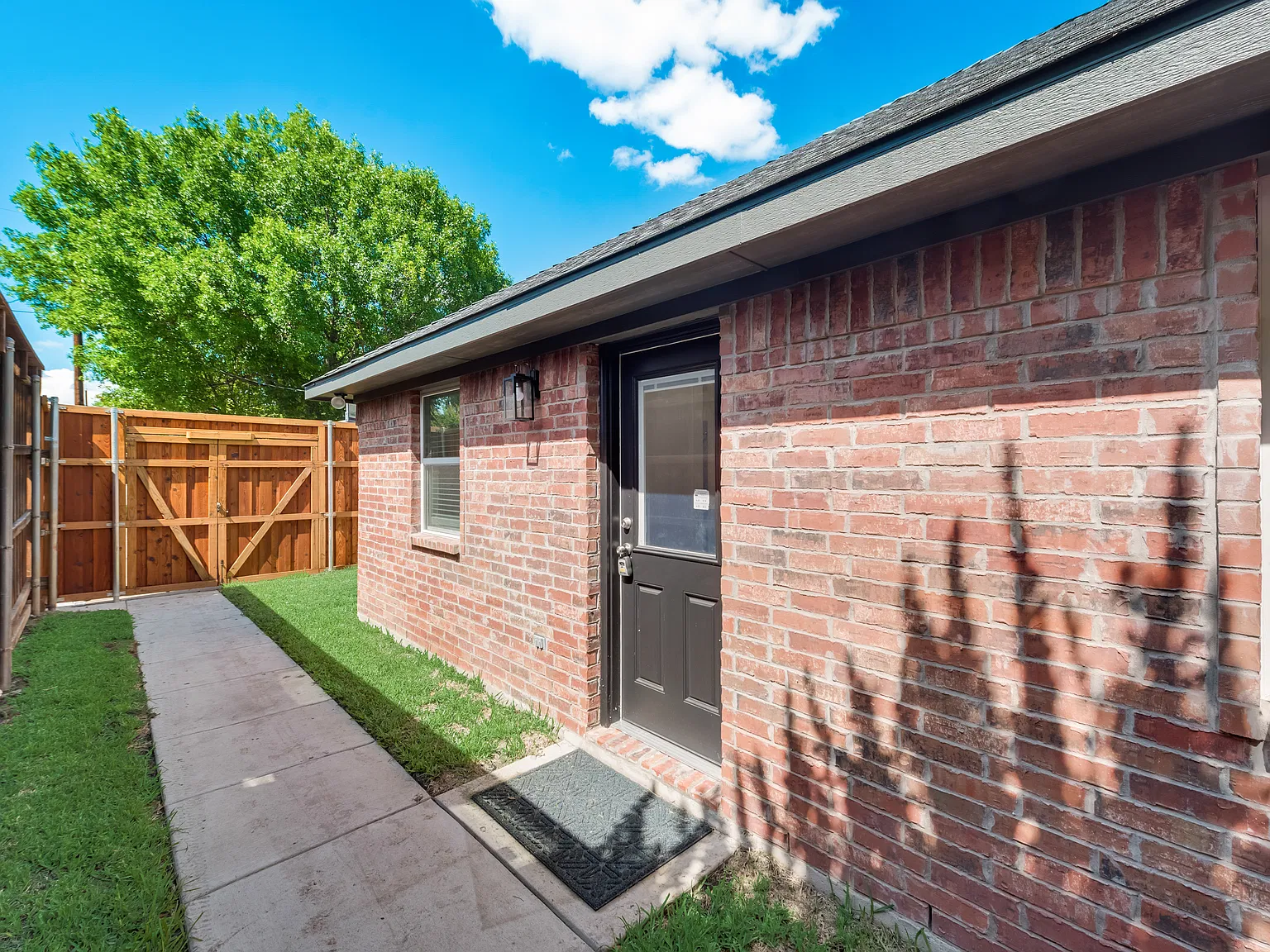 2 bed, 650 sqft, $3,600 — Photo 3