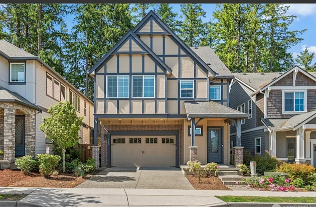 415 5th Ave NE