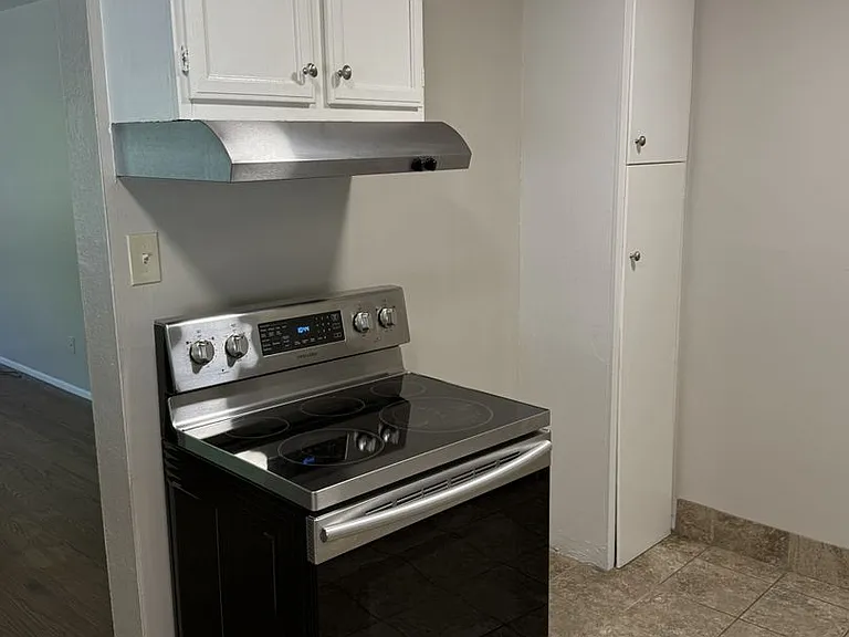 627 T St — Photo 14