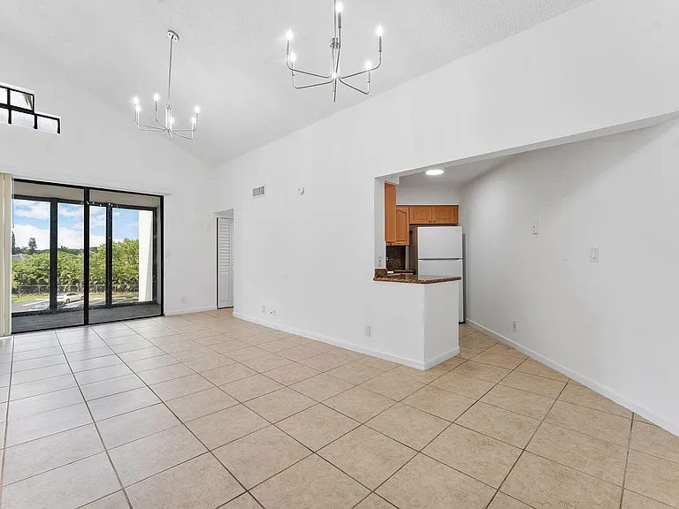 212 Lake Pointe Dr #302 — Photo 7