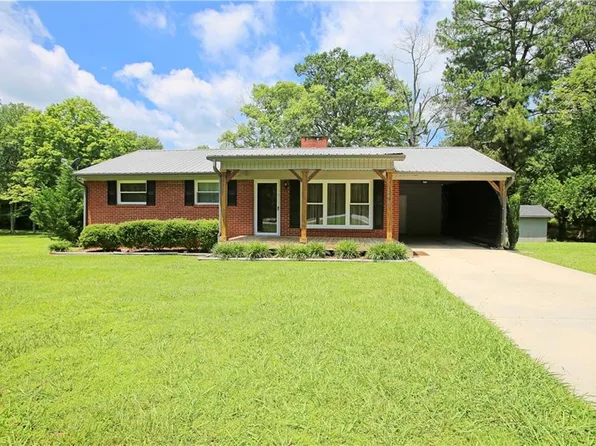 209 Lake Dr, Archdale, NC 27263