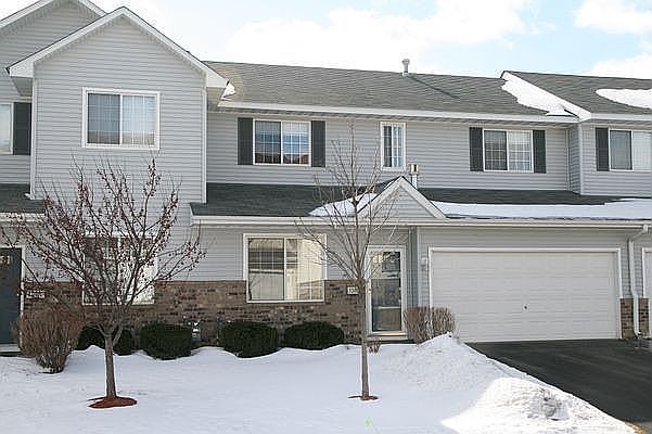Spacious and Bright TH walks out to scenic wetlands