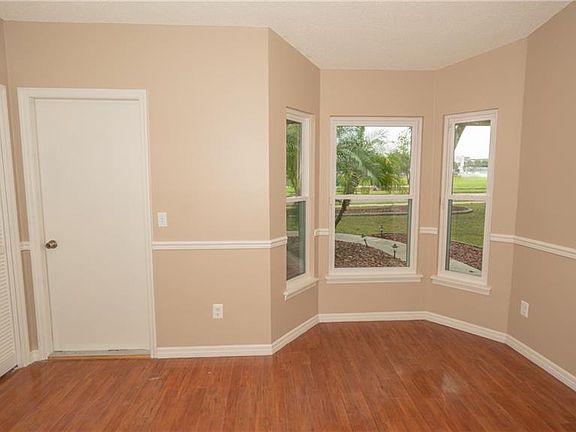3rd image of 216 Harbor Dr
