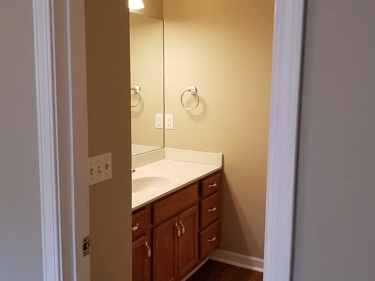 MASTER BEDROOM BATHROOM