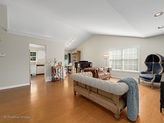 2nd image of 30W220 Huntington Dr