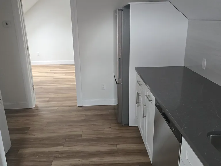 530 Jane St #3 — Photo 3