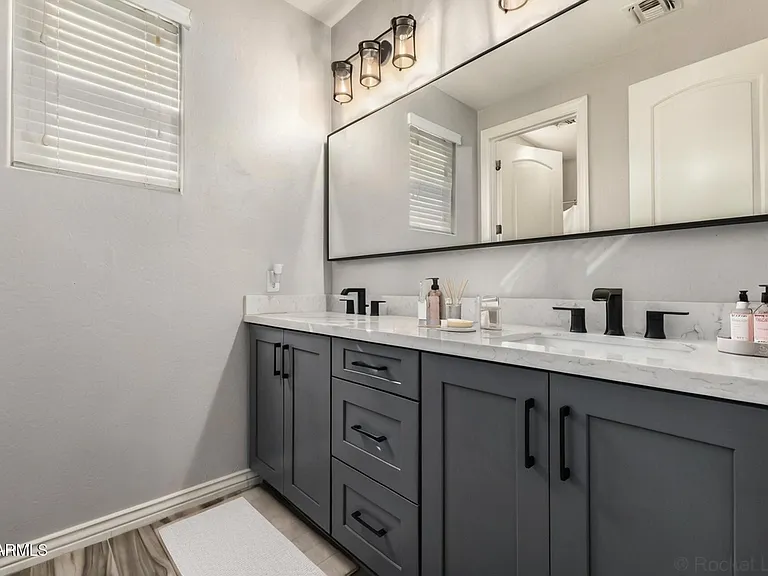 20394 E Calle De Flores — Photo 16