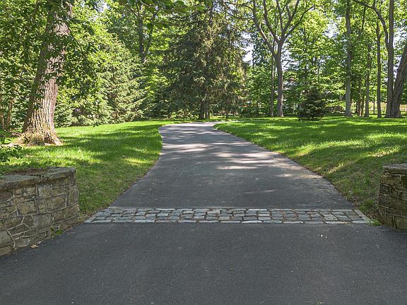 4th image of 2101 Street Rd