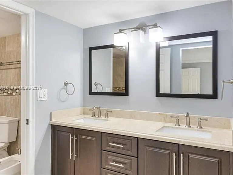 6061 Collins Avenue Cu #15D — Photo 12