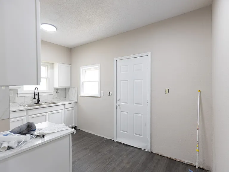 2717 Webster Ave — Photo 5