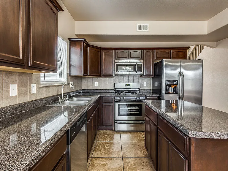 7101 Falling Leaf Cir — Photo 12