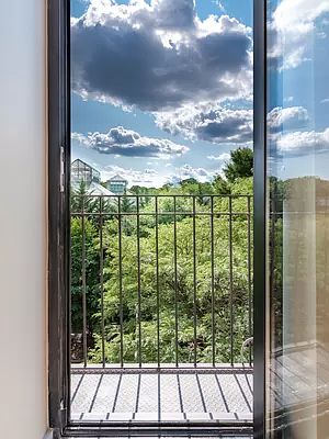 3rd image of 921 Washington Ave #652