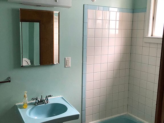 5th image of 1549 Chestnut St