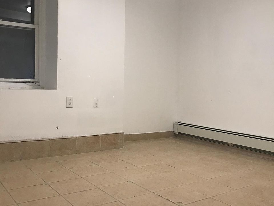 2nd image of 512 36th St APT 1