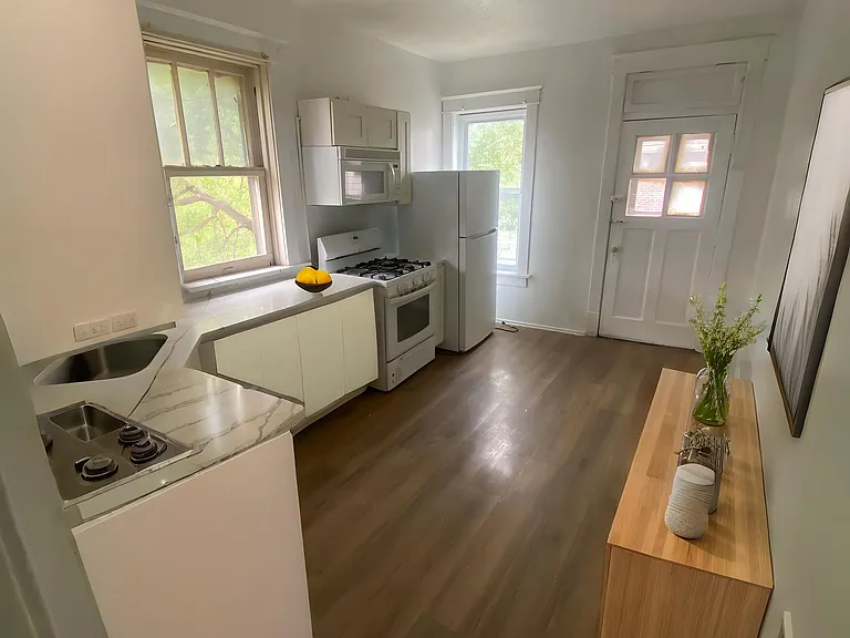 3659 Alberta St #B — Photo 2