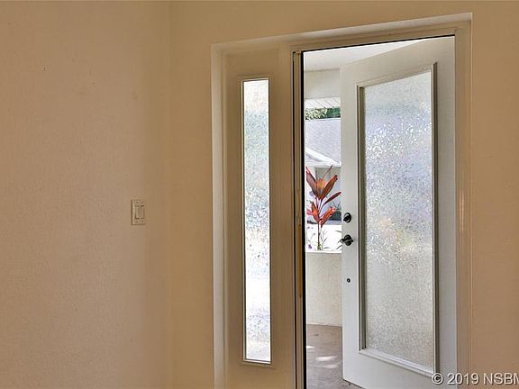 5th image of 529 Wayne Ave