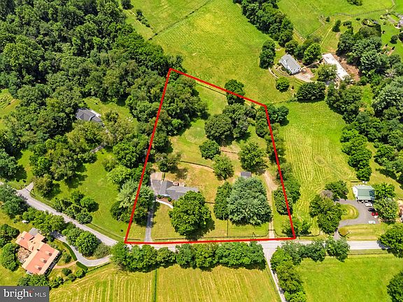 4th image of 36983 Philomont Rd