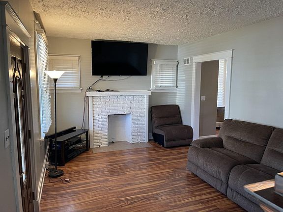 2nd image of 3715 Woodbine Ave