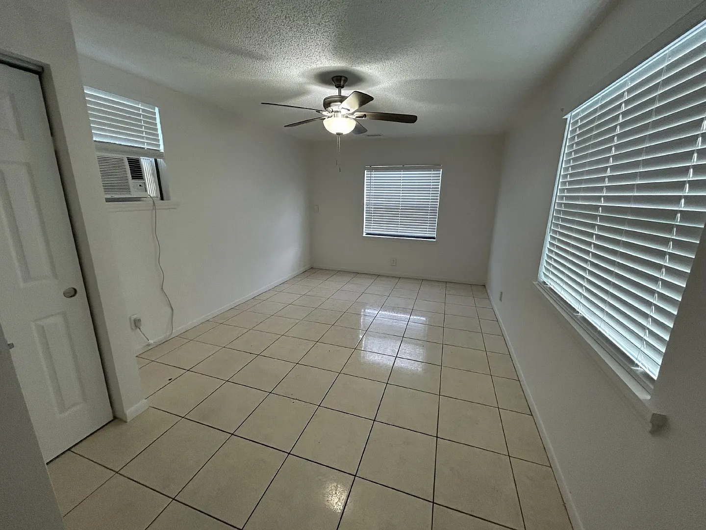 "Charming 3-Bedroom Home in St. Petersburg with Spacious 1,199 Sq Ft Layout!" — Photo 3