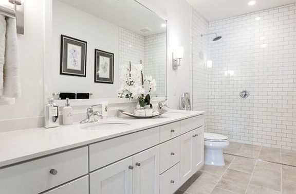 Encore Apartments bathroom