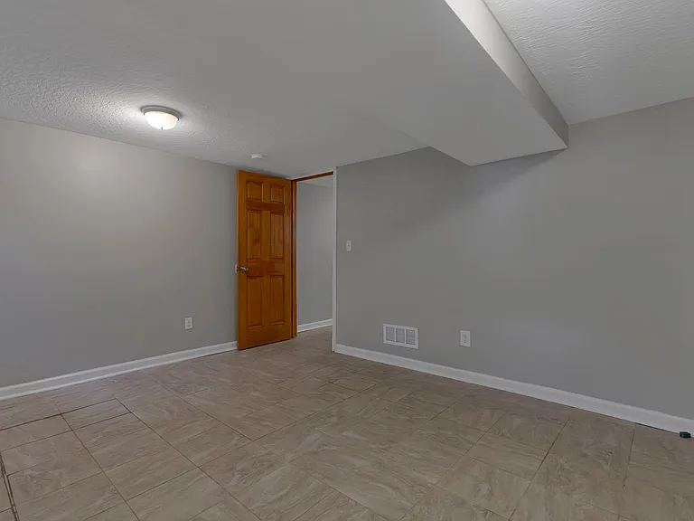 2023 - 2025 Sullivant Ave — Photo 26