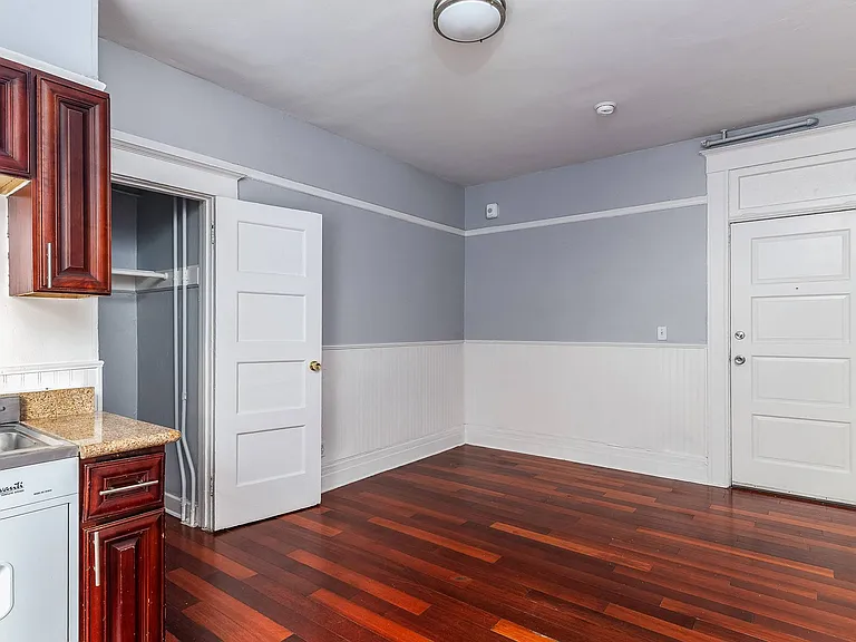 1008 Larkin — Photo 11