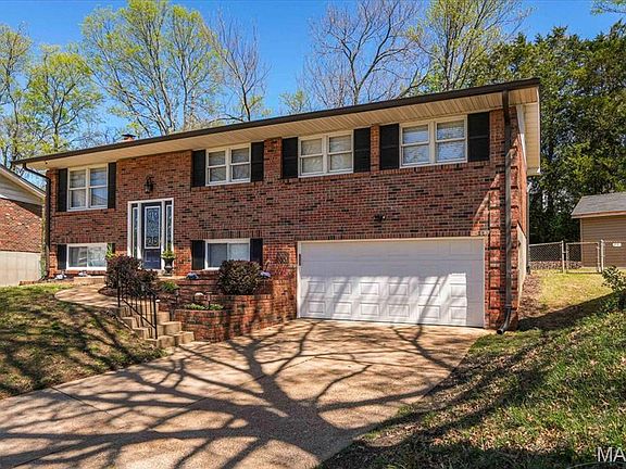 2nd image of 3201 Yorkchester Dr