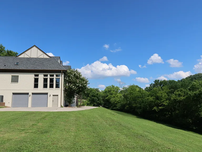 1026 Holly Tree Gap Rd — Photo 3