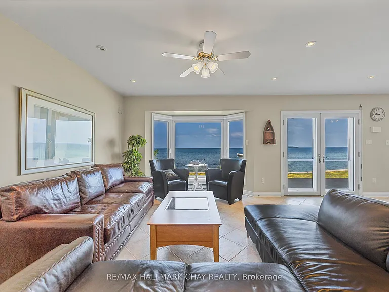 2653 Leonard St — Photo 11