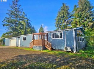 990 E 2nd St, Coquille, OR
