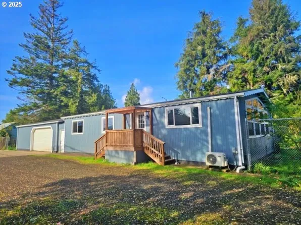 990 E 2nd St, Coquille, OR 97423
