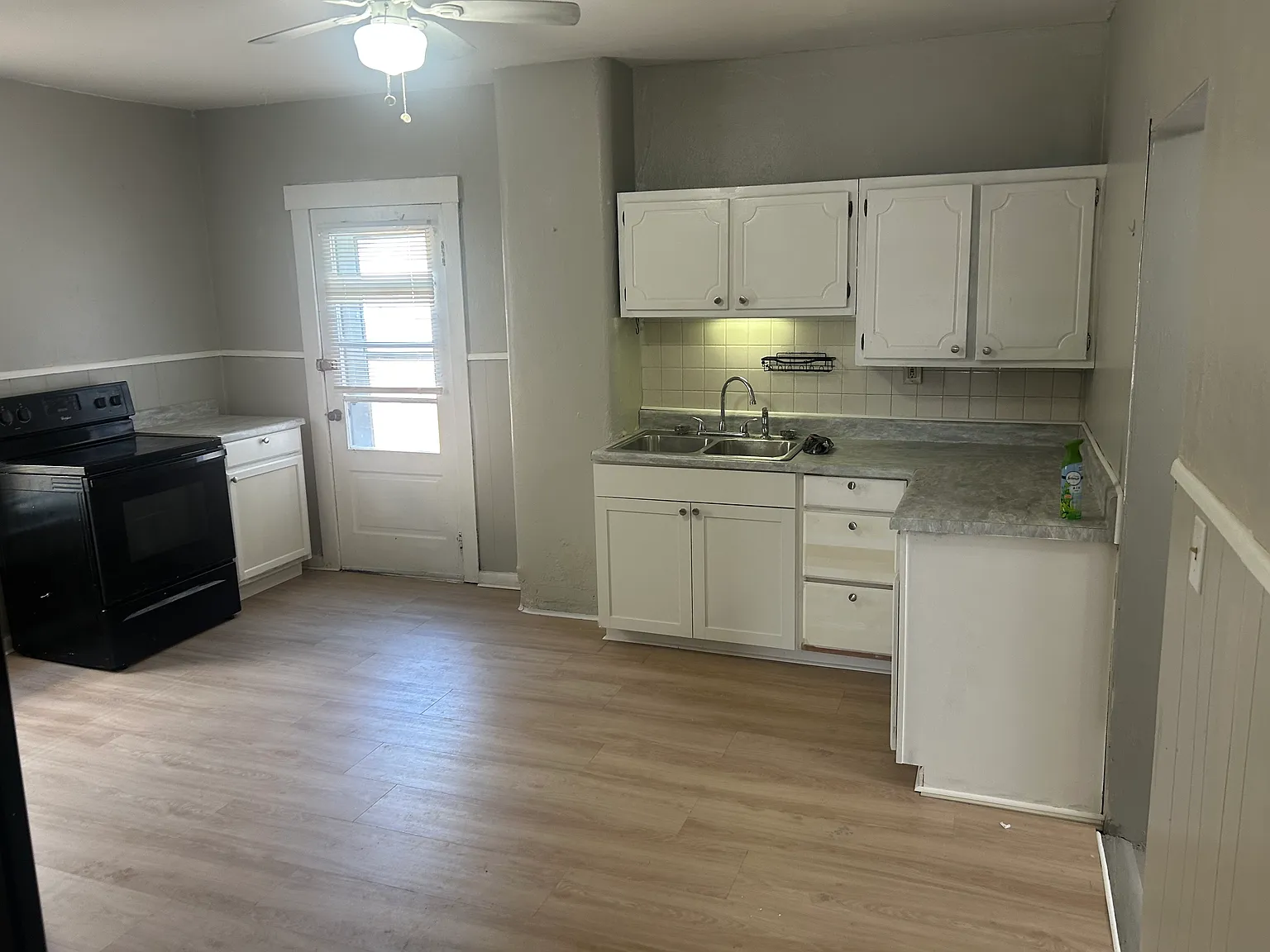 3 bed, 900 sqft, $1,200 — Photo 2