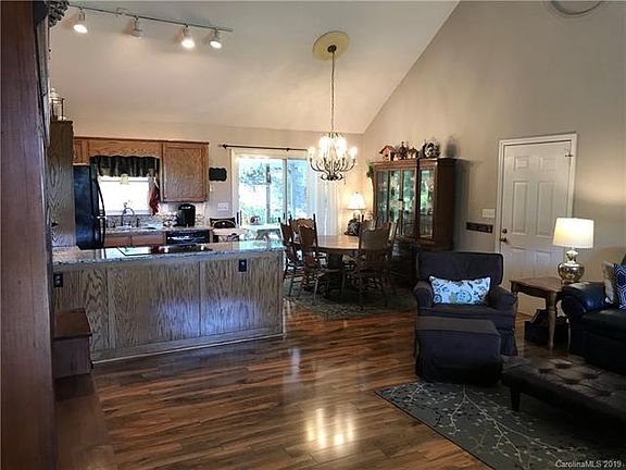4th image of 1117 Silverbrook Dr