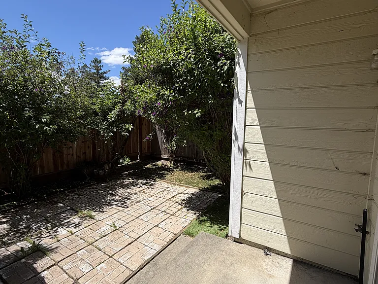 524 Court St — Photo 11
