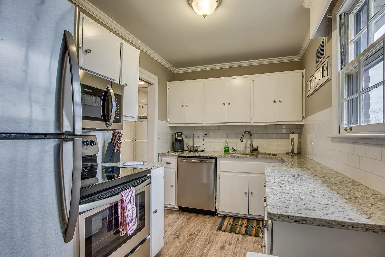 2 bed, 918 sqft, $2,449 — Photo 4