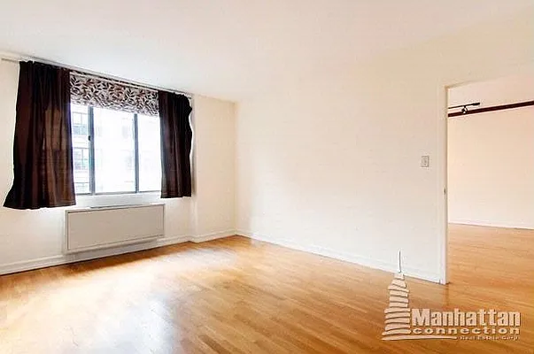 Sold by Manhattan Connection | media 19