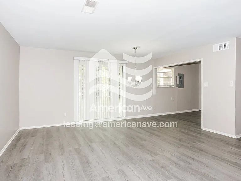 1728802_005_dining_room_12816369.jpg