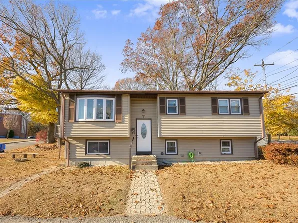 1 Park View Blvd, Cranston, RI 02910