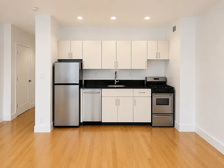 213 E 37th St #5H — Photo 3